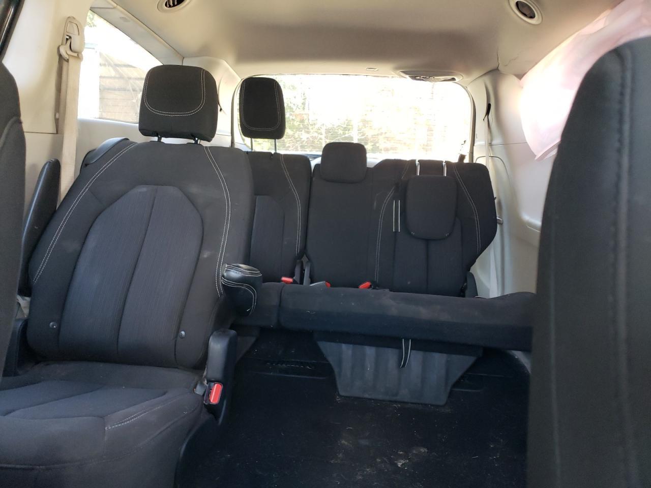 2022 CHRYSLER Voyager