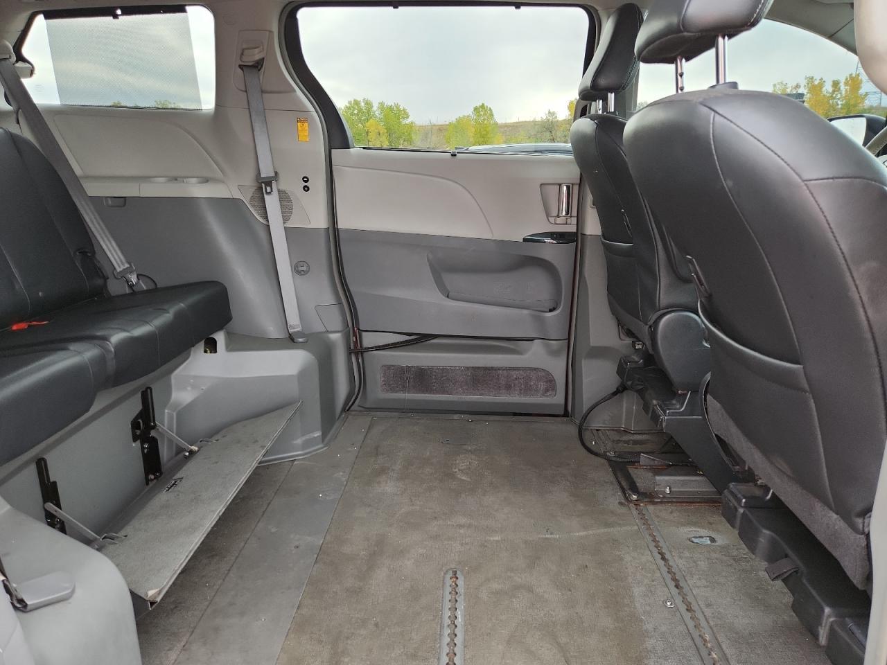 2014 TOYOTA SIENNA
