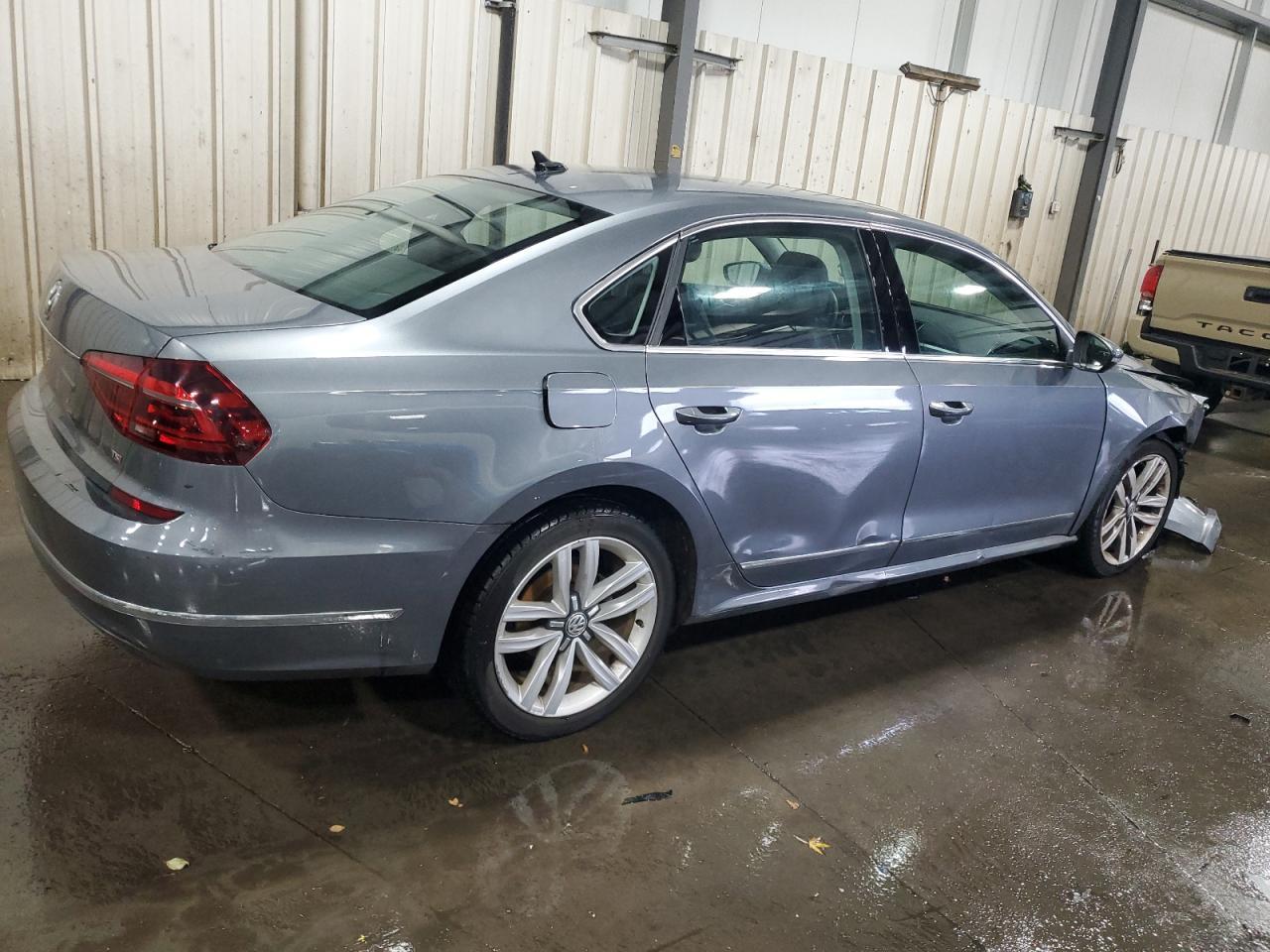 2017 VOLKSWAGEN Passat