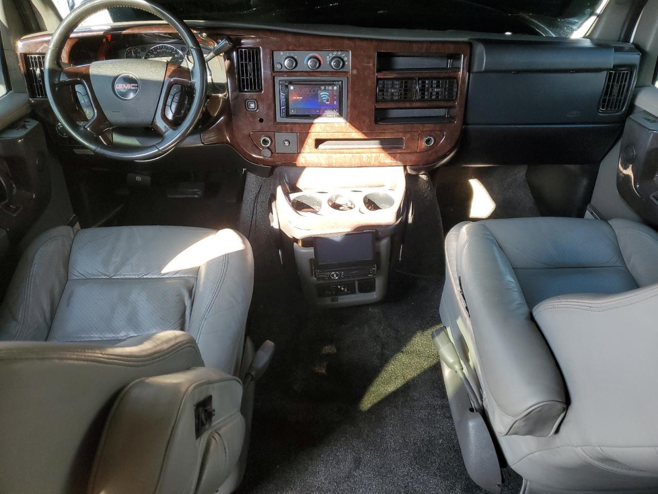 2010 GMC Savana