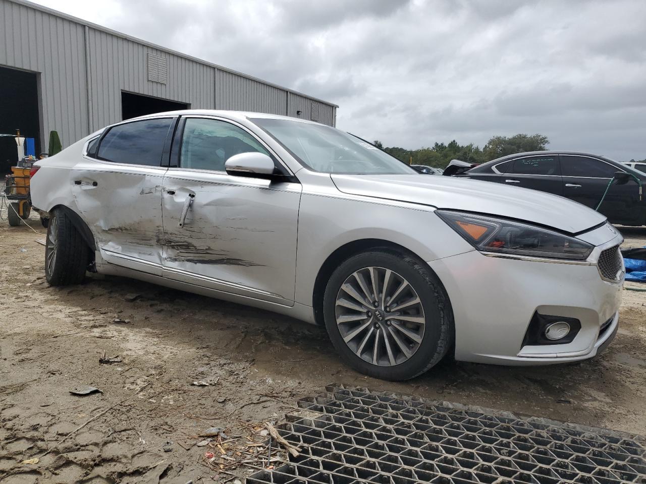 2017 KIA Cadenza