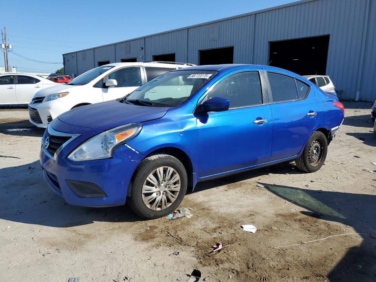 2017 NISSAN VERSA