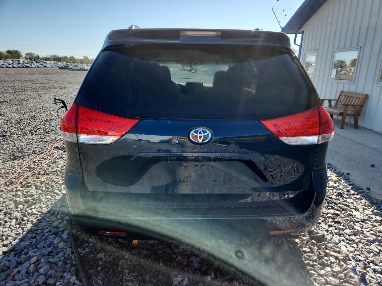 2011 TOYOTA SIENNA