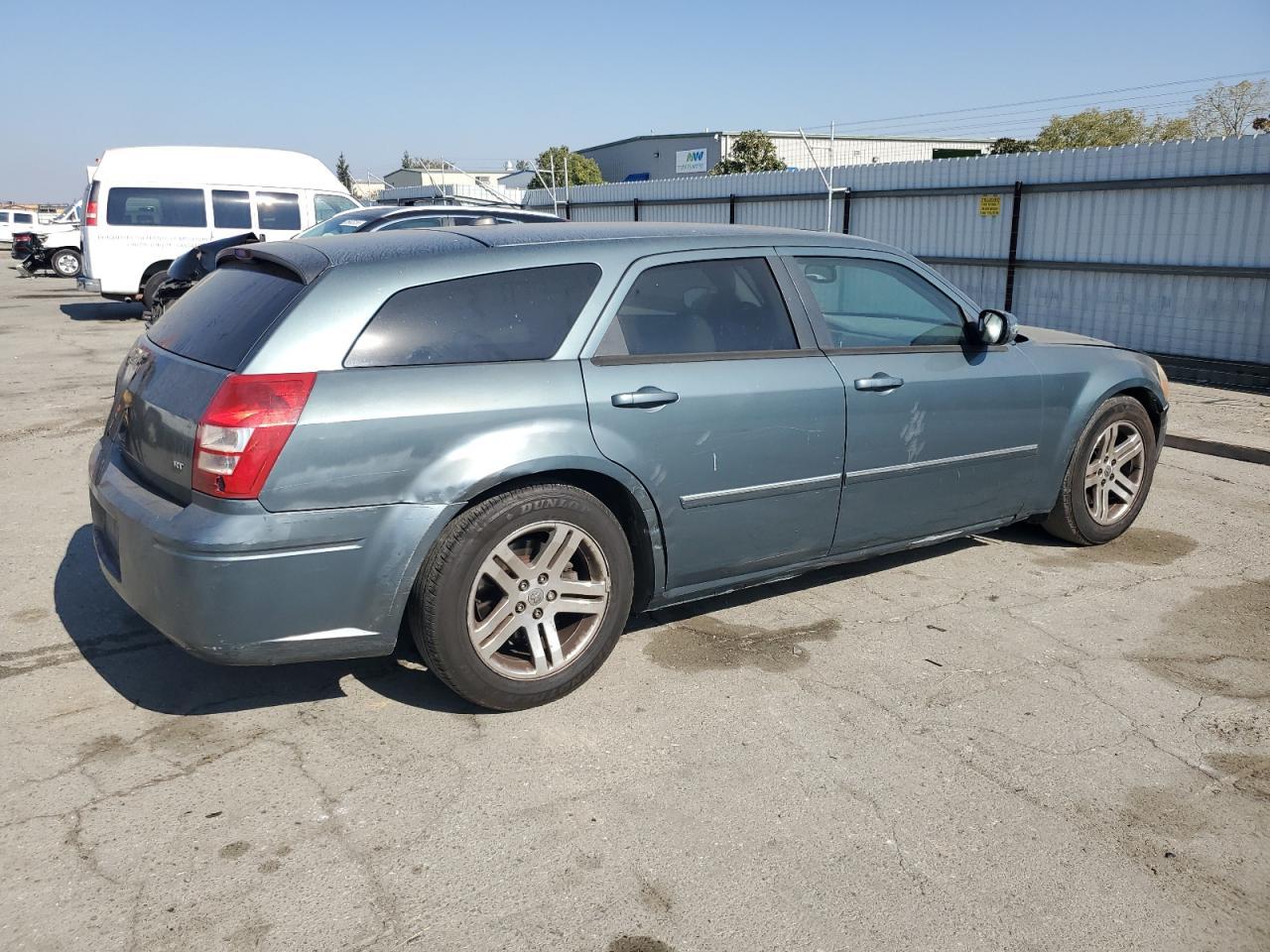 2005 DODGE MAGNUM