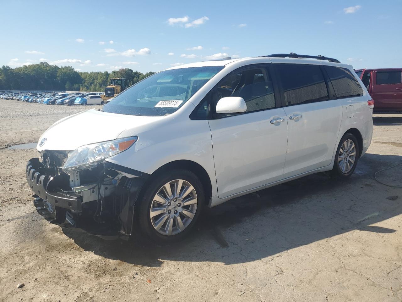 2011 TOYOTA SIENNA