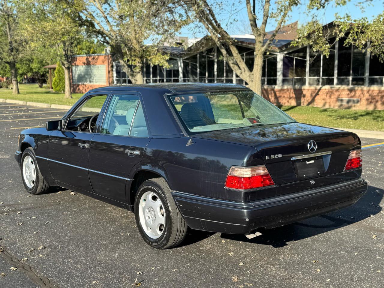 1995 MERCEDES-BENZ E-Class