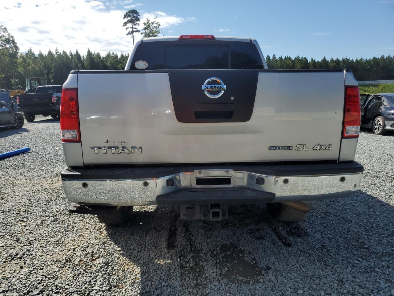2011 NISSAN Titan