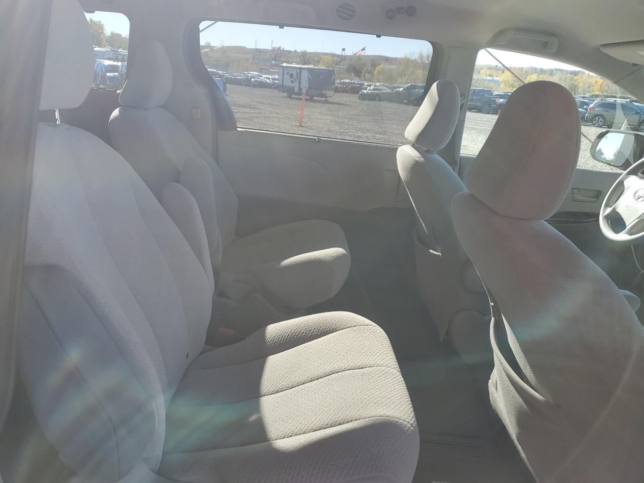 2012 TOYOTA SIENNA