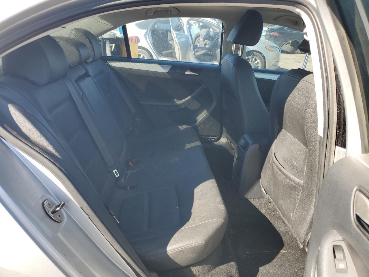 2011 VOLKSWAGEN JETTA