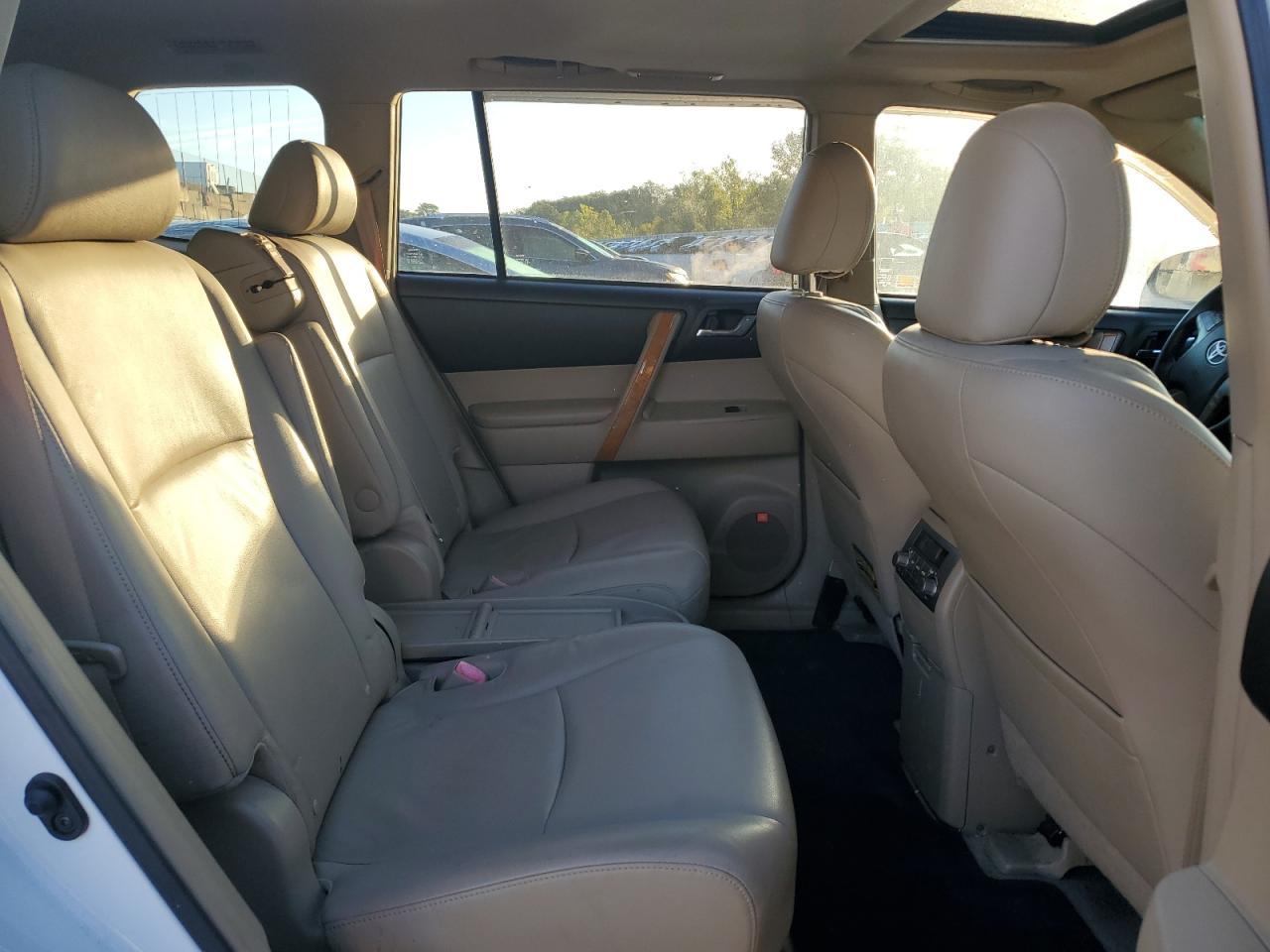 2010 TOYOTA HIGHLANDER