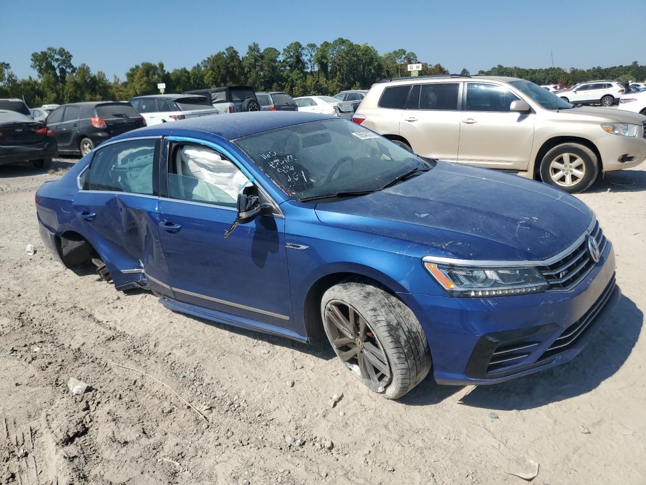 2017 VOLKSWAGEN Passat
