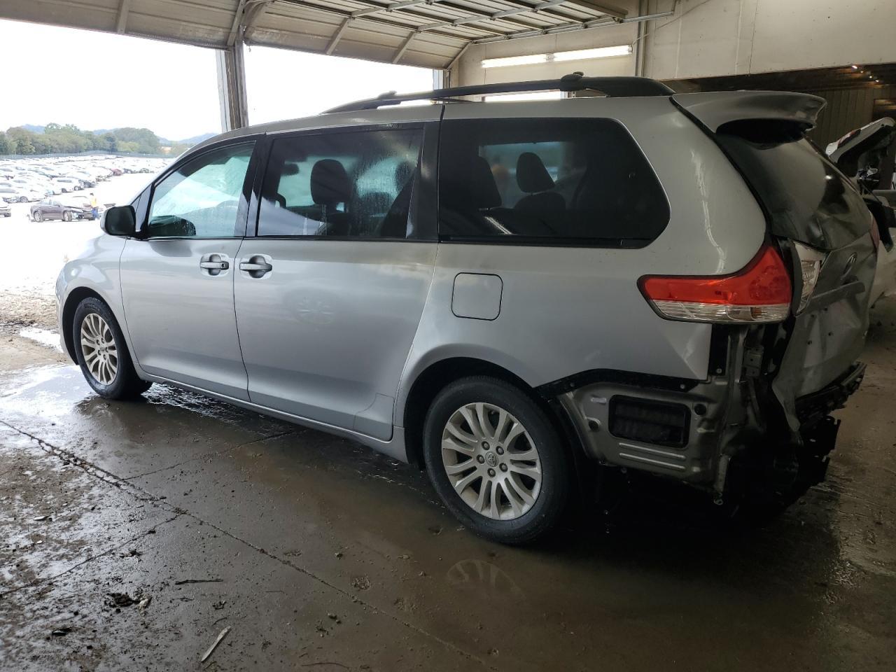 2013 TOYOTA SIENNA