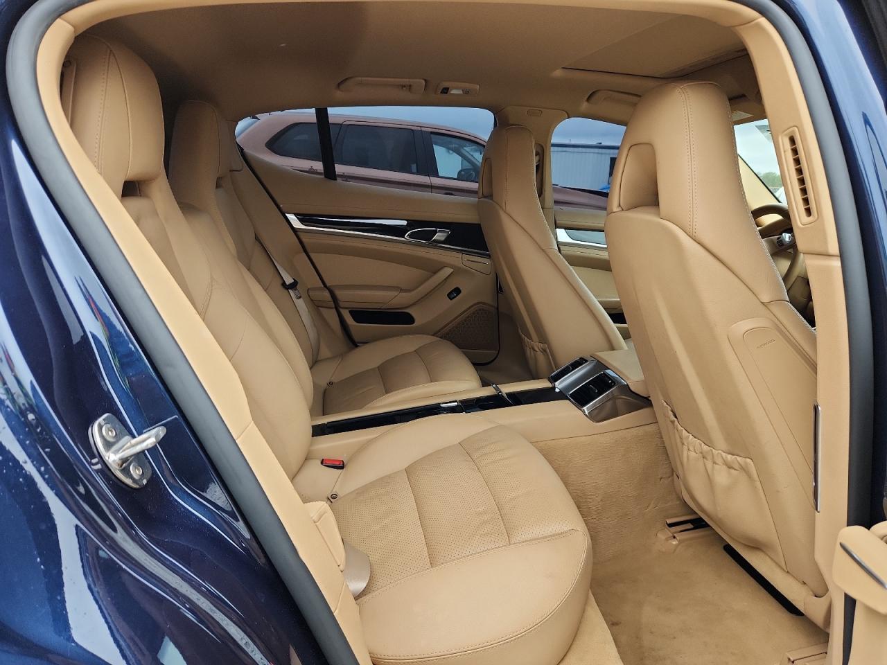 2011 PORSCHE Panamera