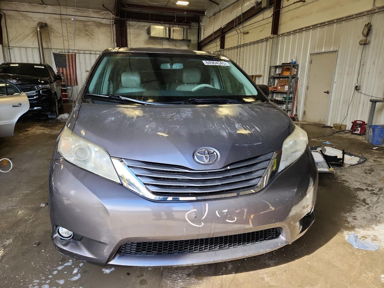 2013 TOYOTA SIENNA