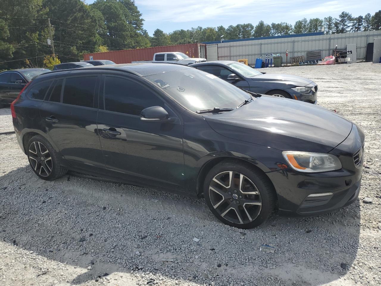 2018 VOLVO V60