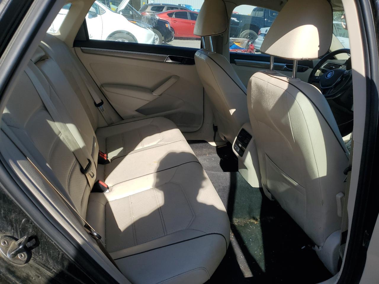 2016 VOLKSWAGEN Passat