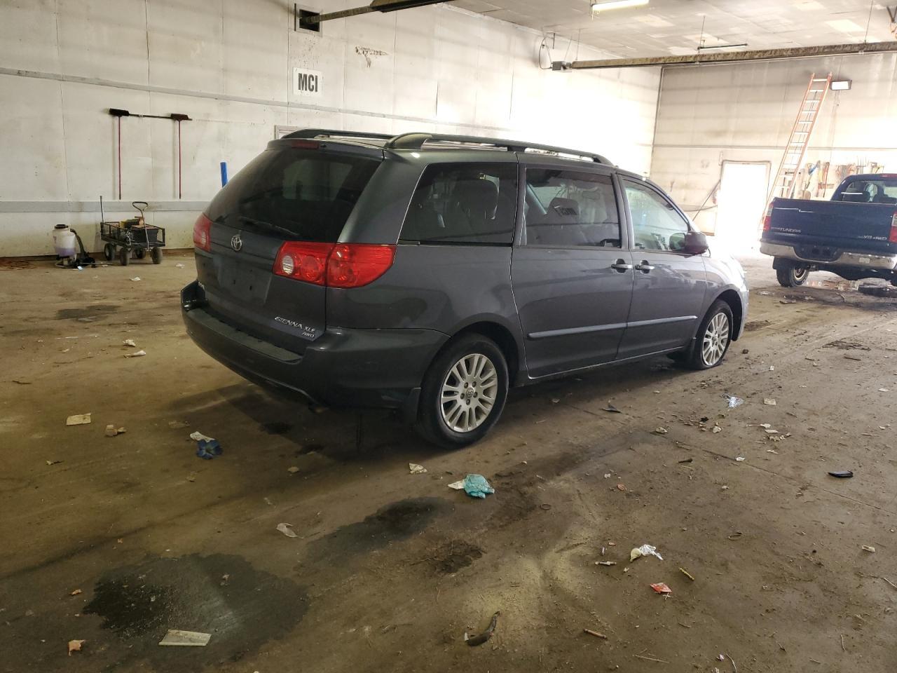 2007 TOYOTA SIENNA