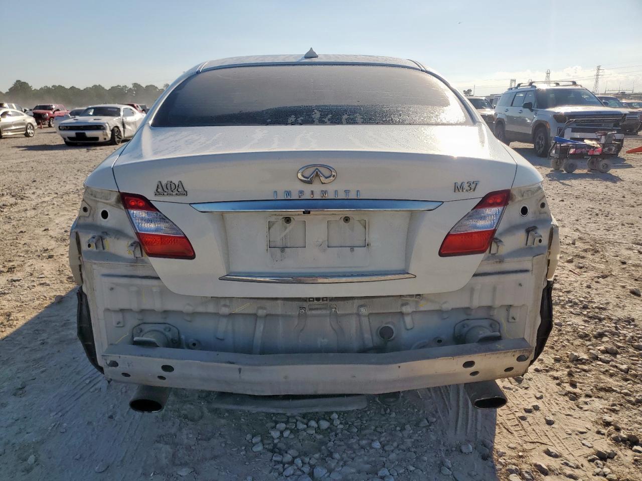 2011 INFINITI M37