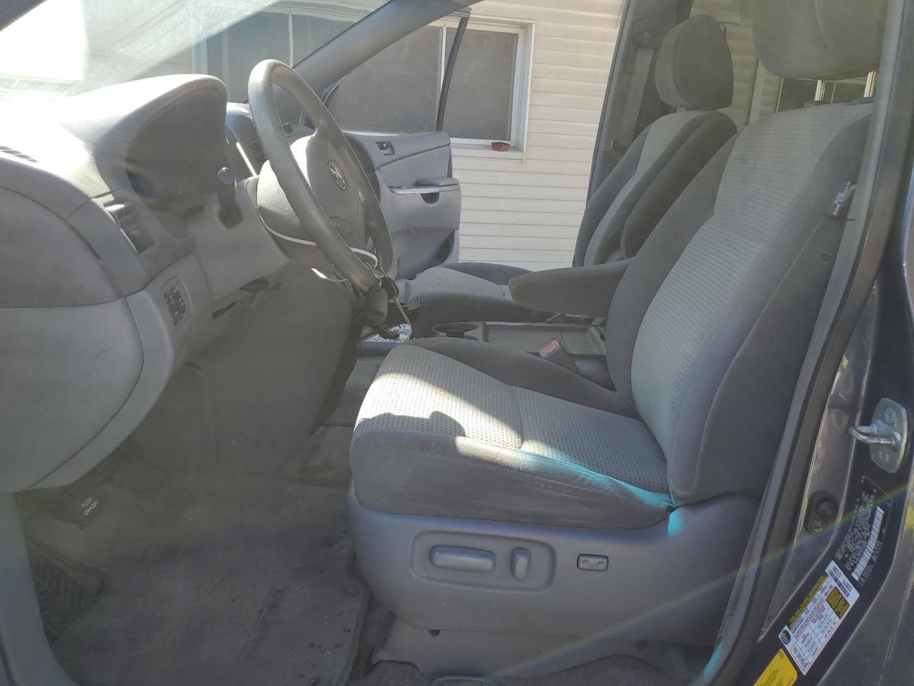2009 TOYOTA SIENNA