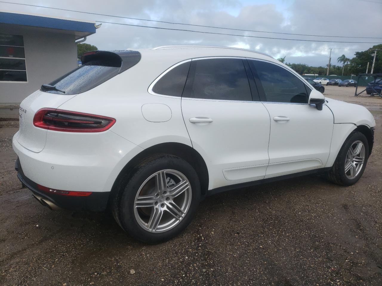 2017 PORSCHE Macan