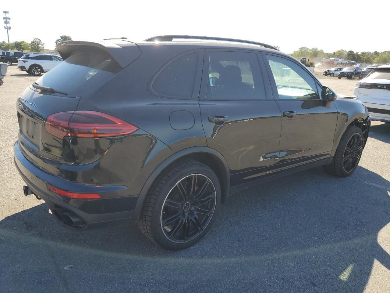 2017 PORSCHE CAYENNE
