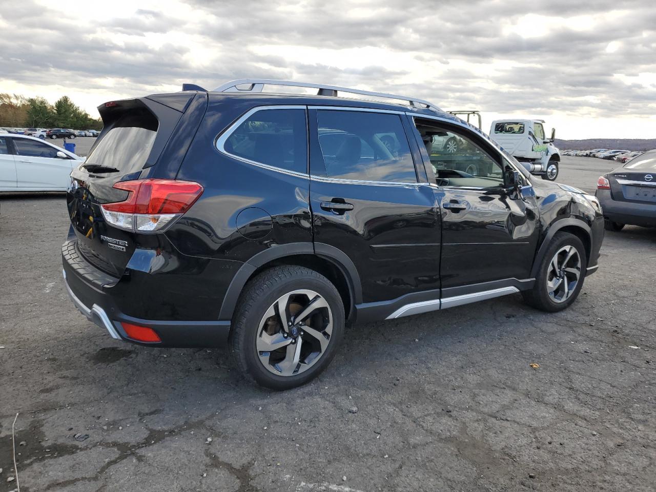 2022 SUBARU FORESTER