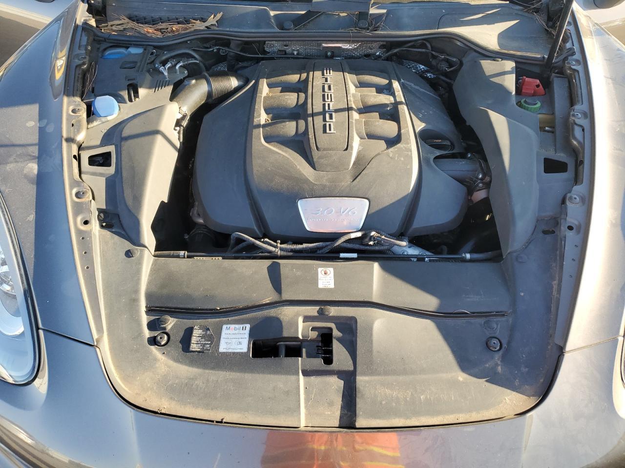2013 PORSCHE CAYENNE
