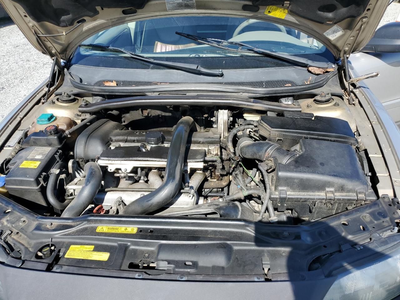 2002 VOLVO V70