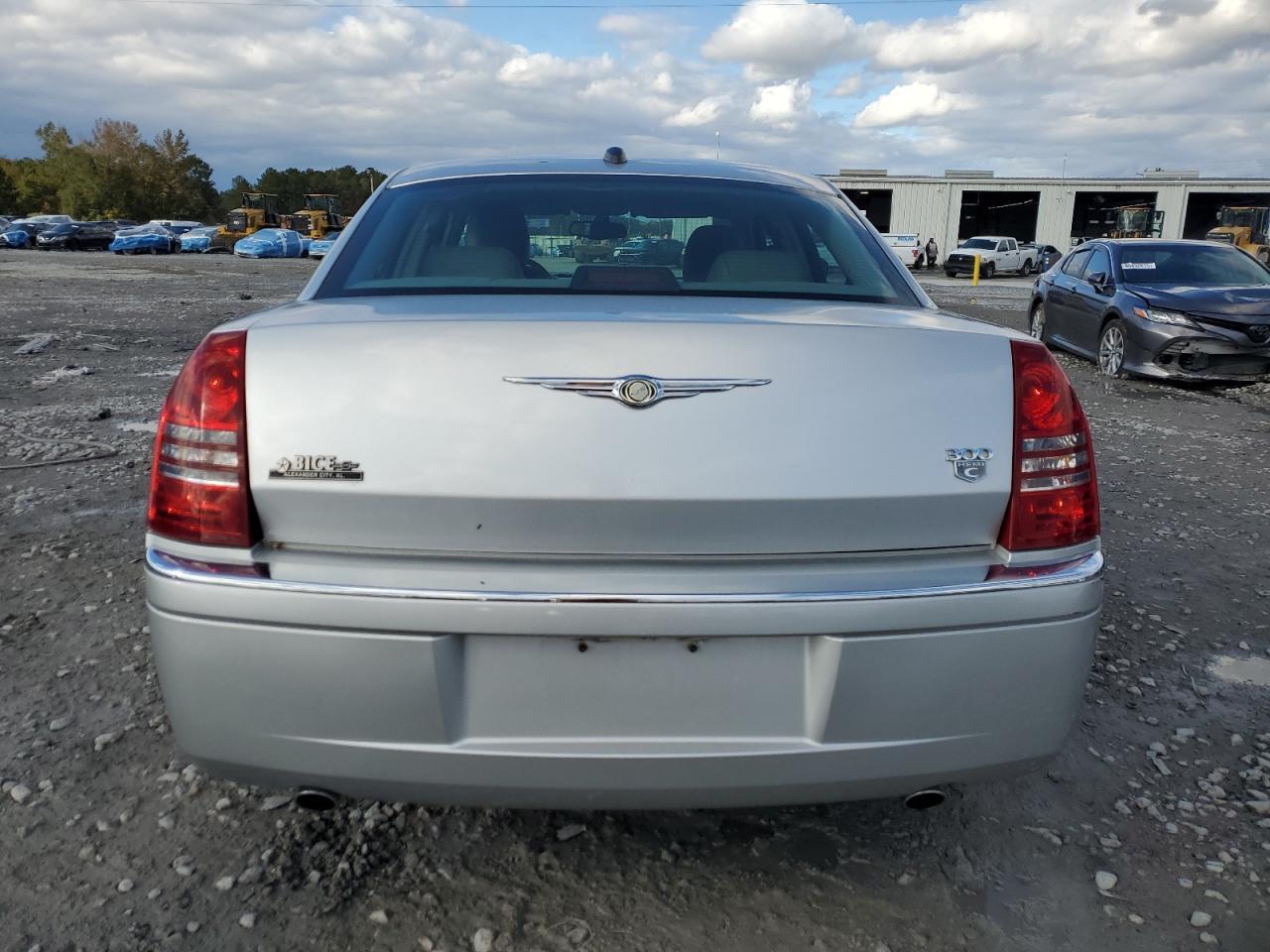 2005 CHRYSLER 300