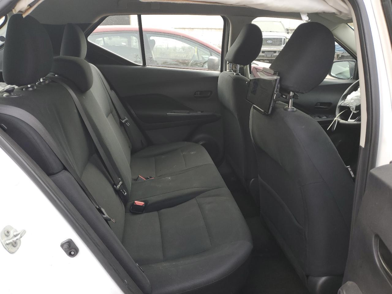 2024 NISSAN KICKS