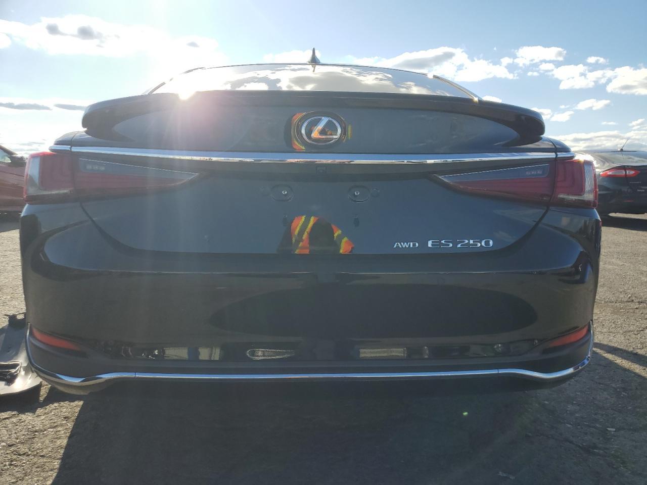 2021 LEXUS Es