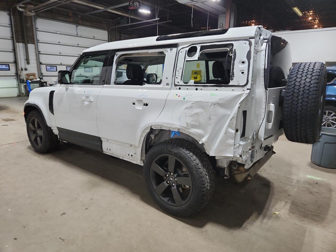 2024 LAND ROVER Defender
