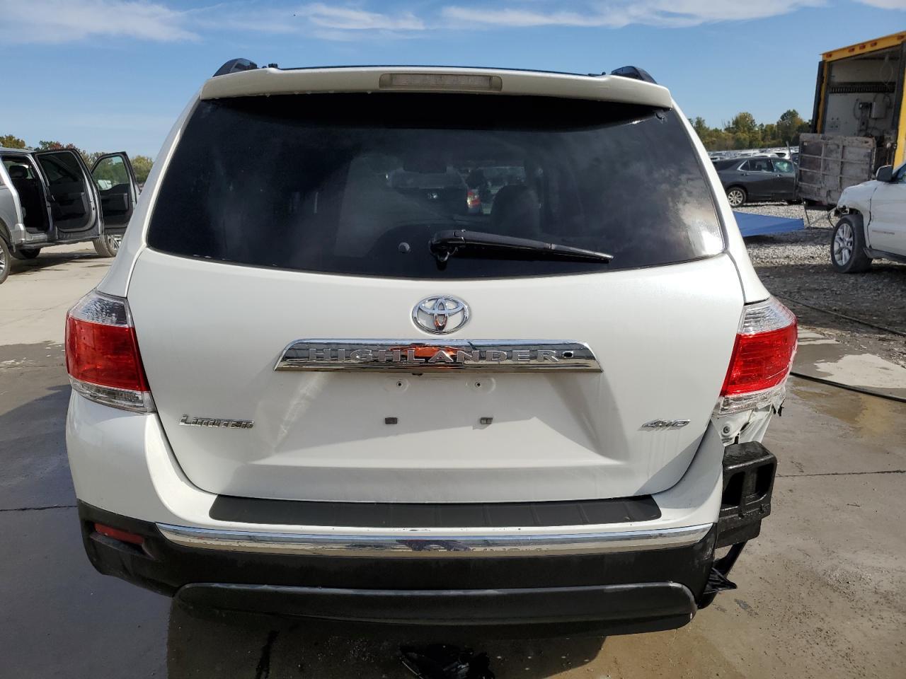 2011 TOYOTA HIGHLANDER