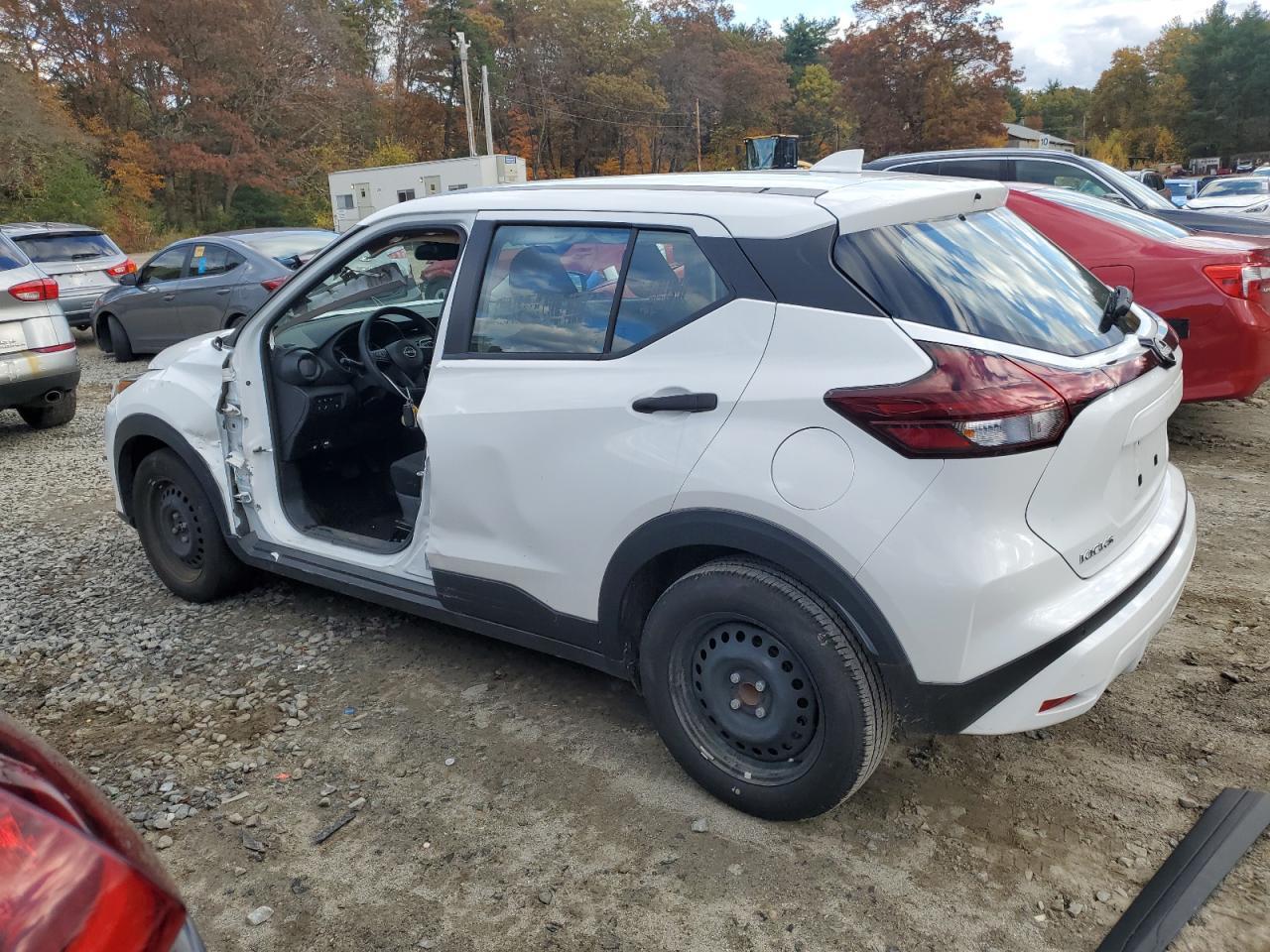 2024 NISSAN KICKS