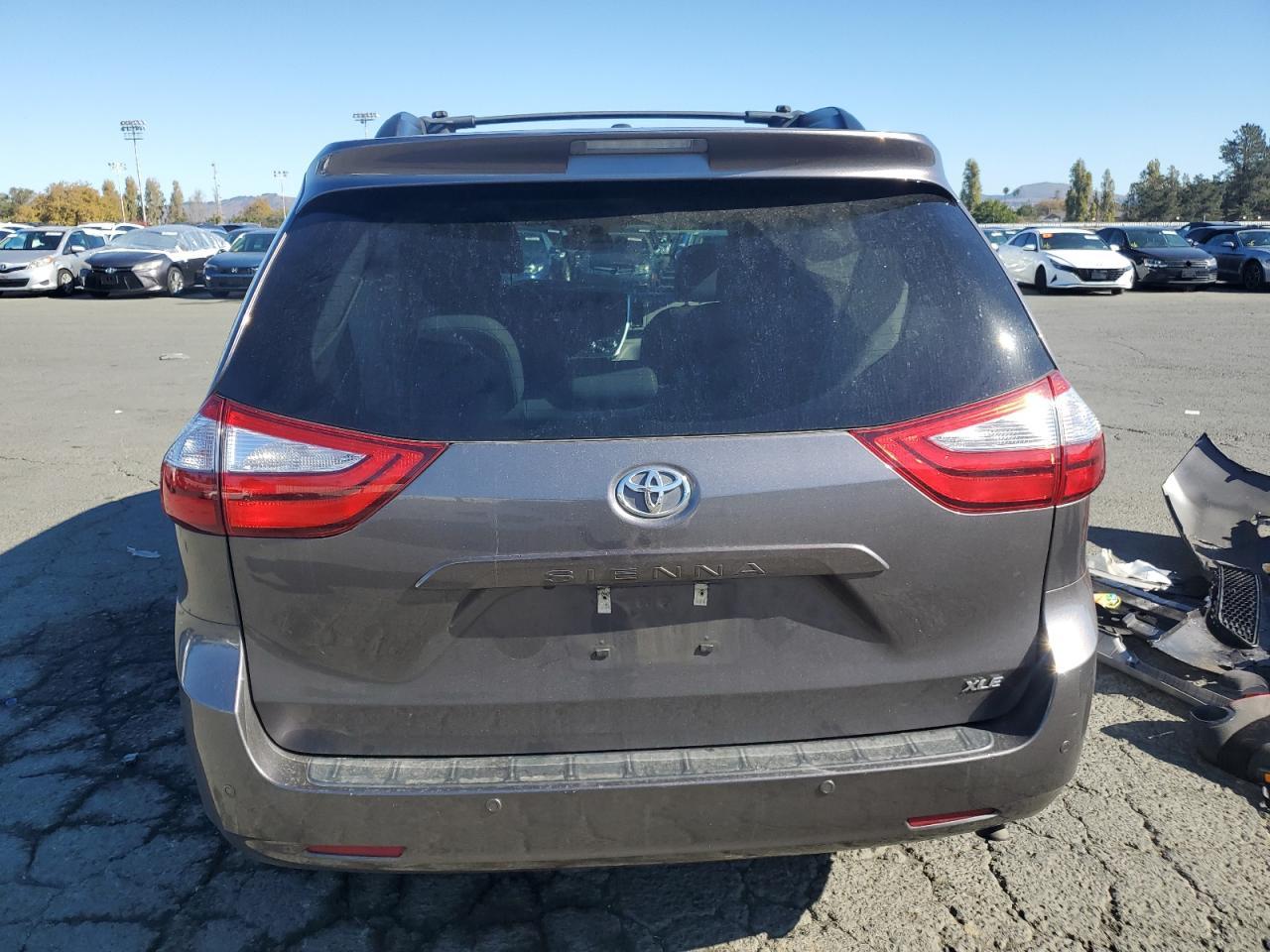 2015 TOYOTA SIENNA