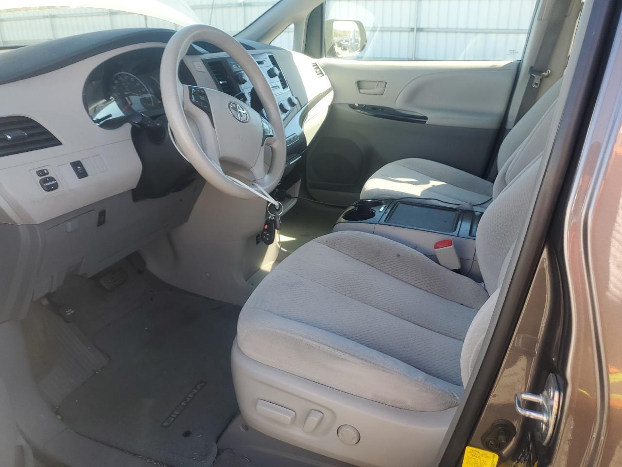 2012 TOYOTA SIENNA