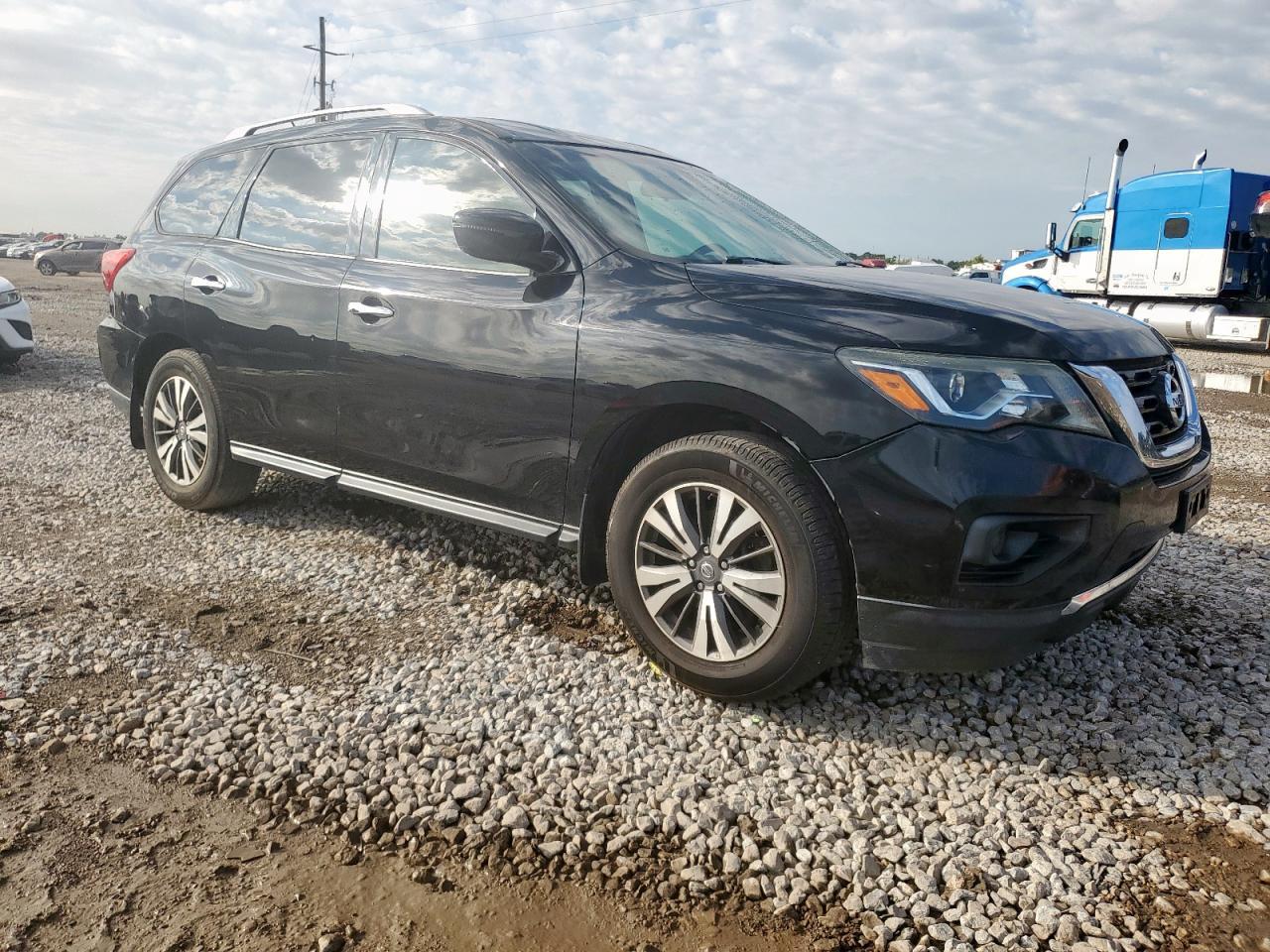 2017 NISSAN PATHFINDER