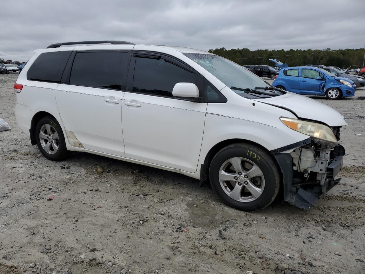 2011 TOYOTA SIENNA