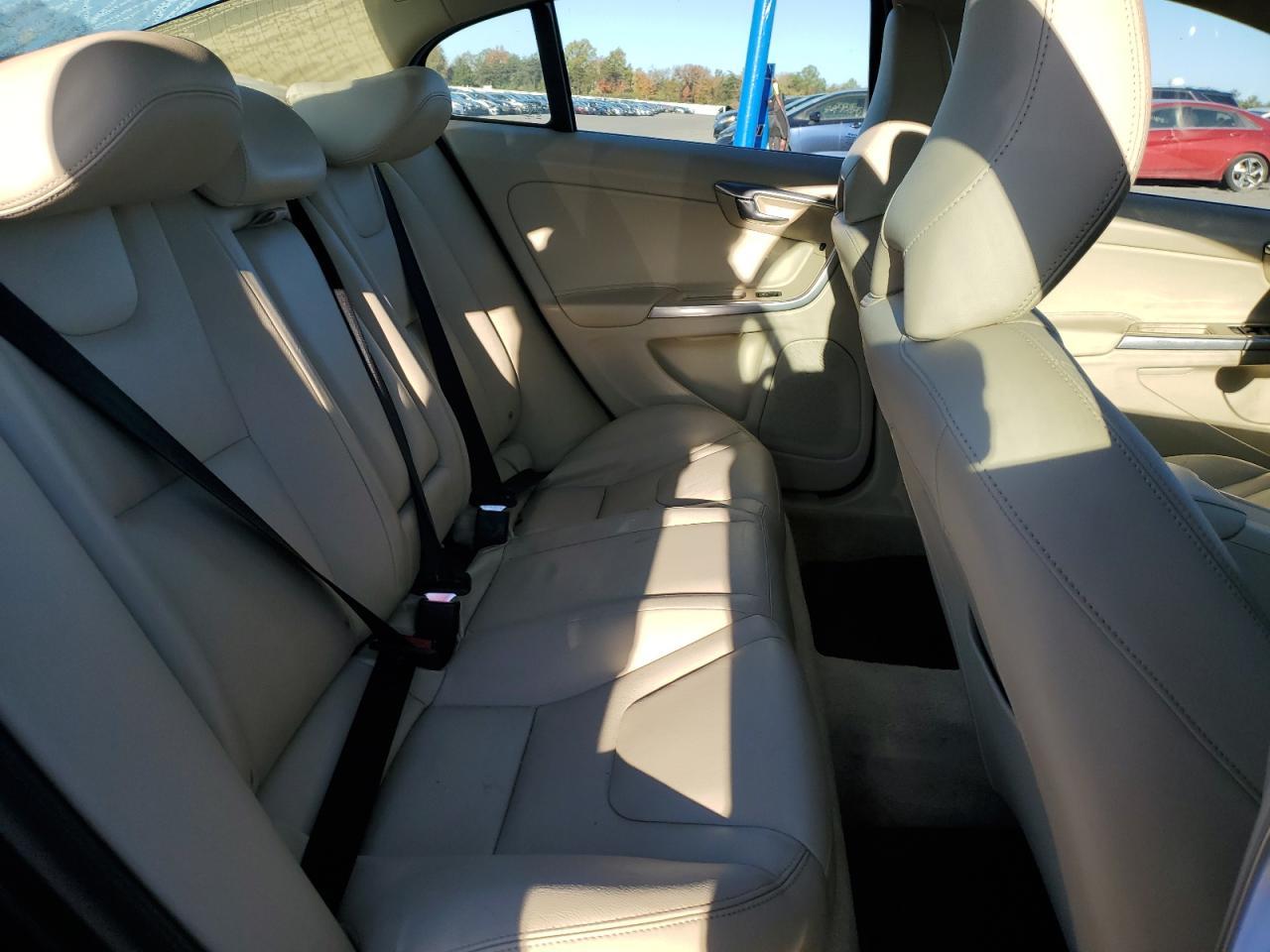2015 VOLVO S60