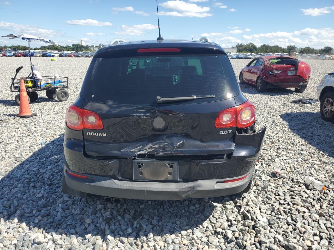 2011 VOLKSWAGEN TIGUAN