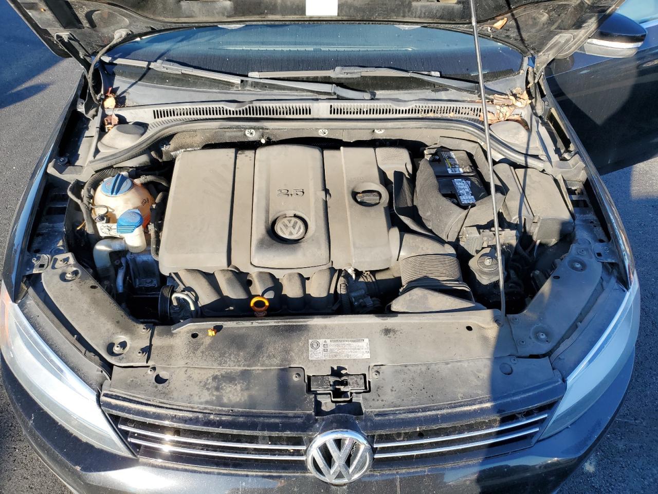 2011 VOLKSWAGEN JETTA