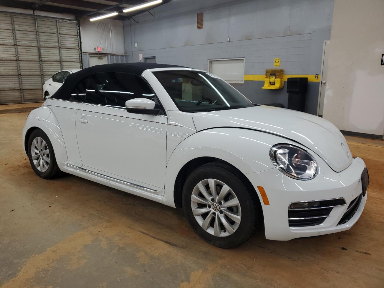 2018 VOLKSWAGEN Beetle