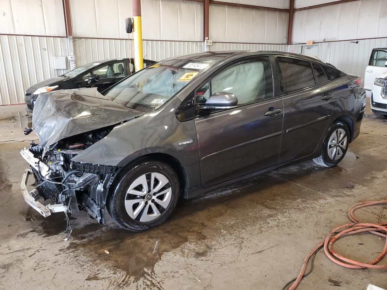 2016 TOYOTA PRIUS