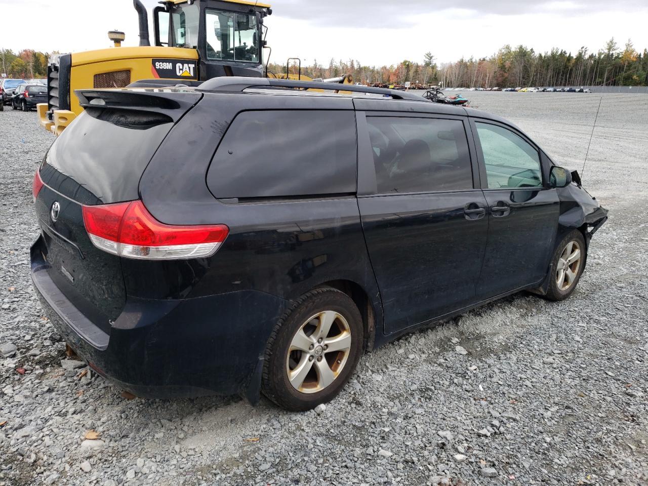 2014 TOYOTA SIENNA