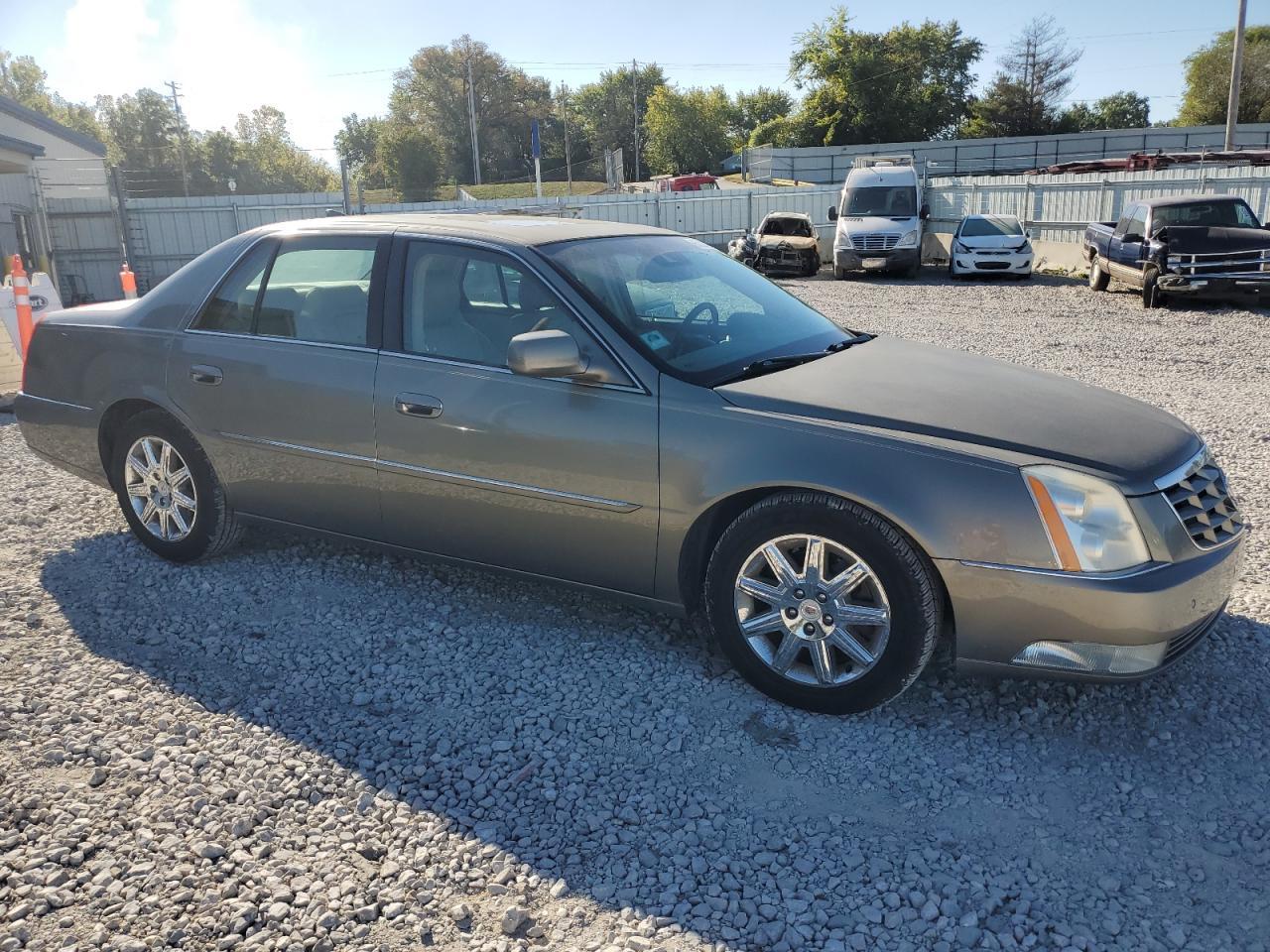2011 CADILLAC DTS