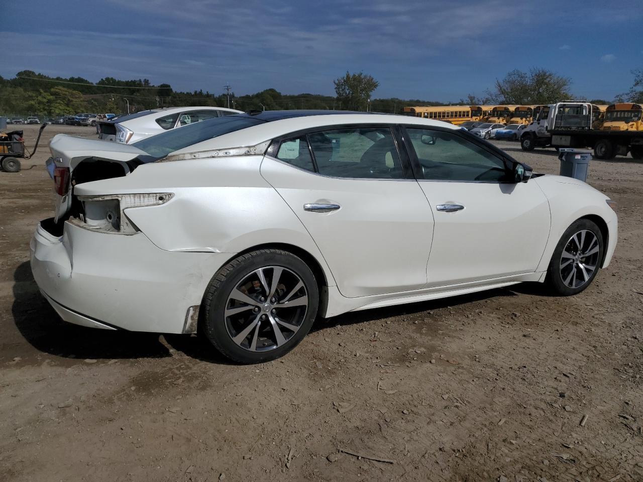 2017 NISSAN Maxima