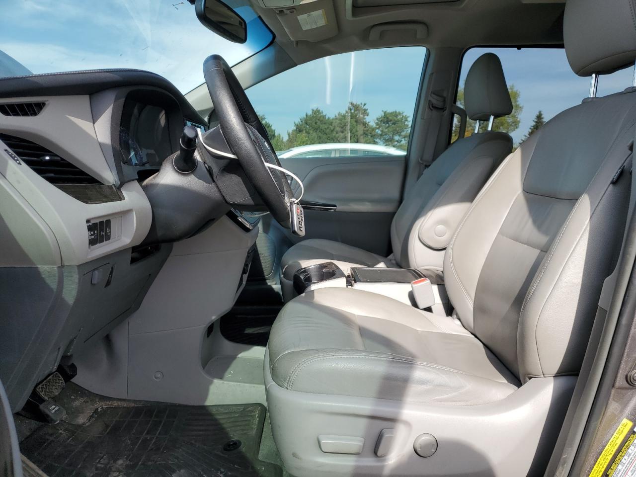 2015 TOYOTA SIENNA