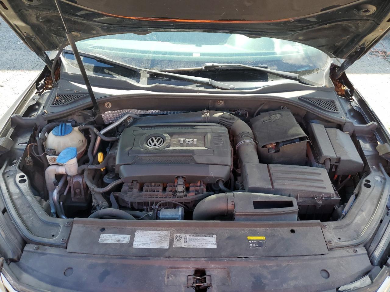 2016 VOLKSWAGEN Passat