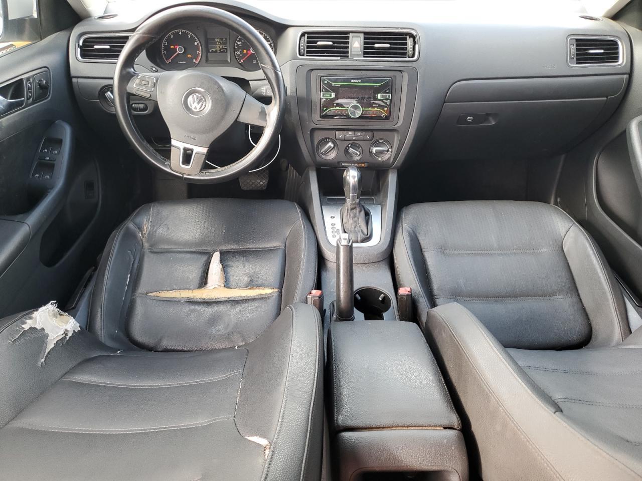 2011 VOLKSWAGEN JETTA