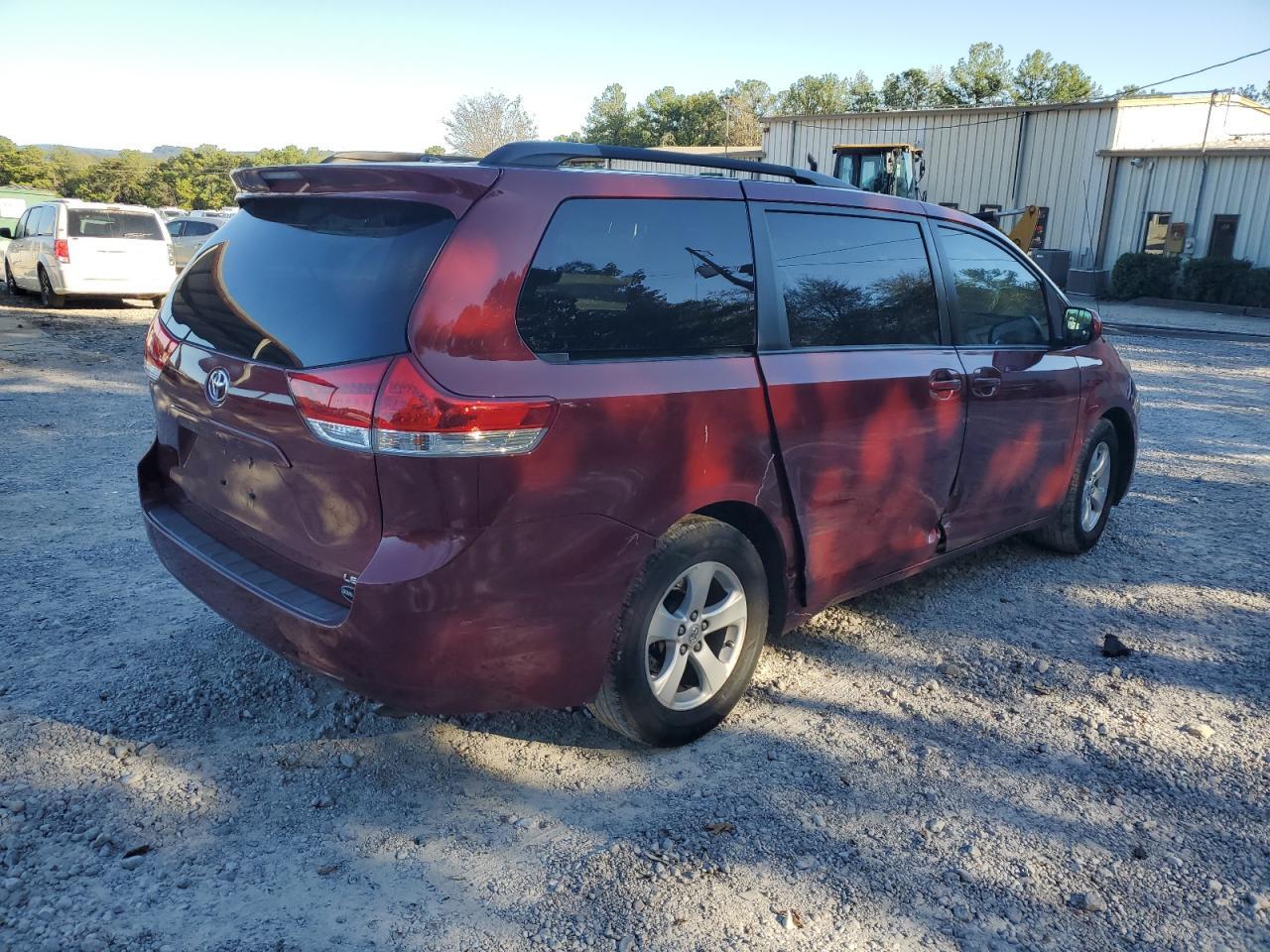 2011 TOYOTA SIENNA
